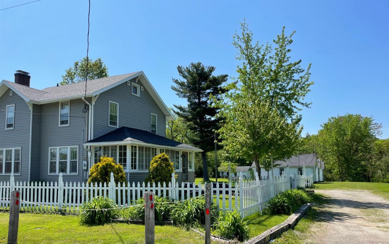 Drop Anchor Cottages And Lake House Geneva-on-the-Lake Exterior photo